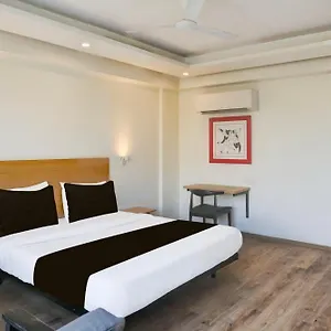 Hotel Townhouse Sector 57 Near Hong Kong Bazaar