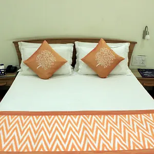 Hotel Oyo 9899 Palm Tree